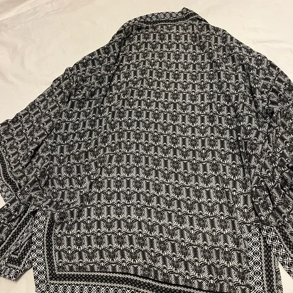 Max Studio open-front kimono black and white geometric pattern - Picture 10 of 10